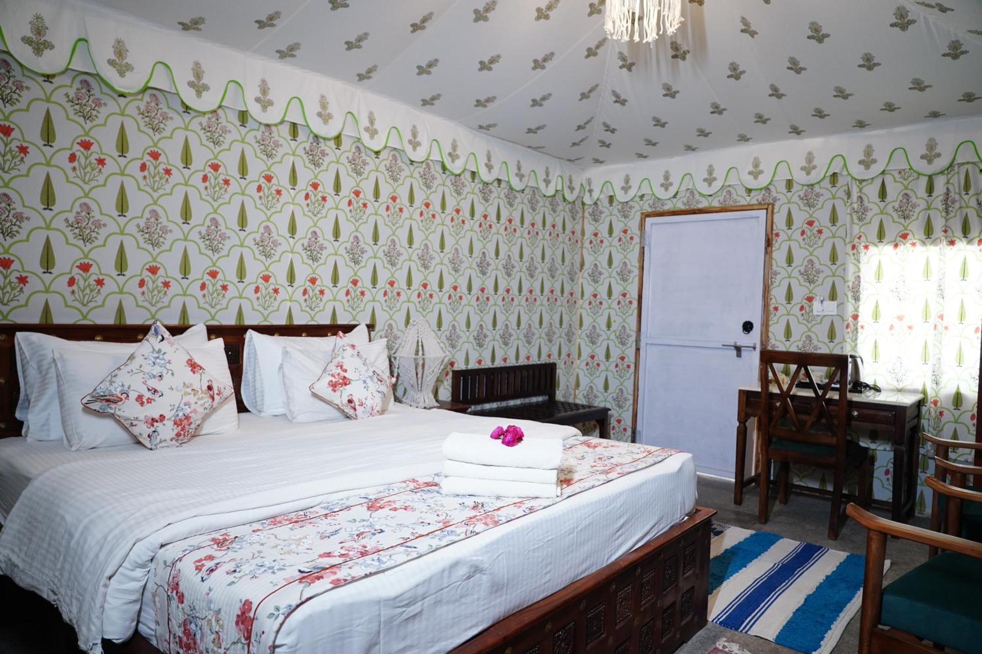 Heli Pushkar Hotel Bagian luar foto